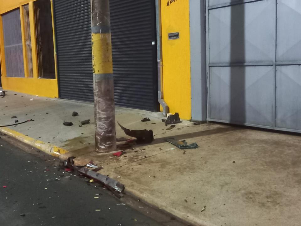 Foto 9 de 11 — Acidente deixa três pessoas gravemente feridas na Via Expressa; veja imagens